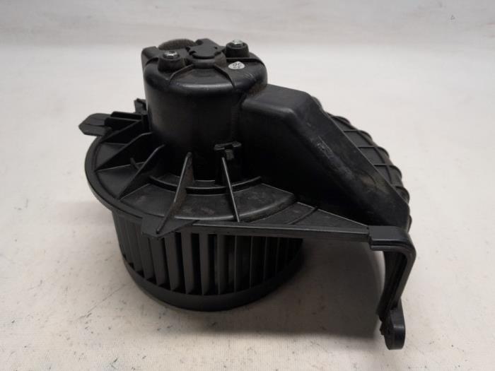 Gebruikte Blower Renault Kangoo Express (FW) 1.5 dCi 90 FAP Prijs € 36,75 Margeregeling aangeboden door Reclycar De Boer BV