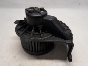 Gebruikte Kachel Ventilatiemotor Renault Kangoo Express (FW) 1.5 dCi 90 FAP Prijs € 36,75 Margeregeling aangeboden door Reclycar De Boer BV