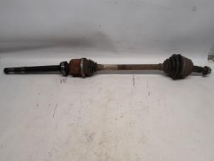 Gebruikte Aandrijfas rechts-voor Peugeot 308 SW (L4/L9/LC/LJ/LR) 1.6 BlueHDi 120 Prijs € 42,00 Margeregeling aangeboden door Reclycar De Boer BV