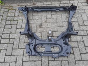 Gebruikte Subframe Renault Austral 1.2 E-Tech Hybrid 200 Prijs € 525,00 Margeregeling aangeboden door Reclycar De Boer BV