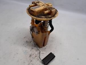 Gebruikte Brandstofpomp Elektrisch Renault Captur (2R) 1.5 Energy dCi 90 FAP Prijs € 42,00 Margeregeling aangeboden door Reclycar De Boer BV