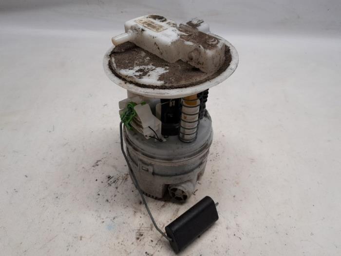 Gebruikte Tank element Pomp Dacia Sandero II 1.0 Sce 12V Prijs € 63,00 Margeregeling aangeboden door Reclycar De Boer BV