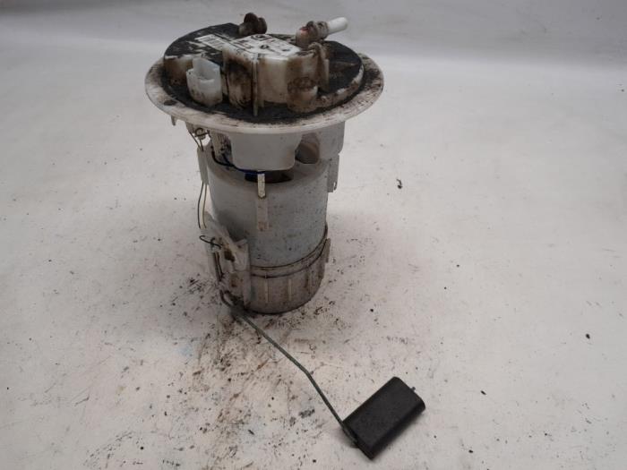 Gebruikte Tank element Pomp Peugeot 208 I (CA/CC/CK/CL) 1.2 Vti 12V PureTech 82 Prijs € 52,50 Margeregeling aangeboden door Reclycar De Boer BV