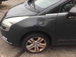 Gebruikte Voorscherm links Peugeot 5008 I (0A/0E) 1.6 THP 16V Prijs € 84,00 Margeregeling aangeboden door Reclycar De Boer BV