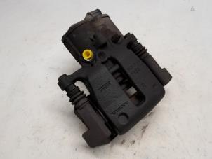 Gebruikte Remklauw (Tang) rechts-achter Volvo XC60 I (DZ) 2.0 D3 16V Prijs € 84,00 Margeregeling aangeboden door Reclycar De Boer BV