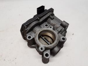 Gebruikte Gasklephuis Renault Scénic III (JZ) 1.4 16V TCe 130 Prijs € 26,25 Margeregeling aangeboden door Reclycar De Boer BV