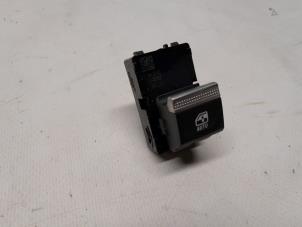 Gebruikte Ruit schakelaar elektrisch Renault Austral 1.2 E-Tech Hybrid 200 Prijs € 26,25 Margeregeling aangeboden door Reclycar De Boer BV