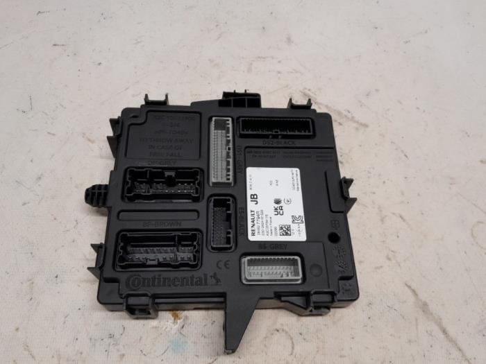 Gebruikte Module Bodycontrol Renault Austral 1.2 E-Tech Hybrid 200 Prijs € 315,00 Margeregeling aangeboden door Reclycar De Boer BV
