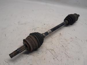 Gebruikte Aandrijfas links-voor Opel Corsa D 1.2 ecoFLEX Prijs € 31,50 Margeregeling aangeboden door Reclycar De Boer BV