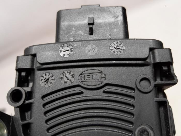 Gaspedaalpositie Sensor van een Peugeot 208 I (CA/CC/CK/CL) 1.2 Vti 12V PureTech 82 2015