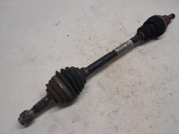 Gebruikte Steekas links-voor Peugeot 208 I (CA/CC/CK/CL) 1.2 Vti 12V PureTech 82 Prijs € 26,25 Margeregeling aangeboden door Reclycar De Boer BV