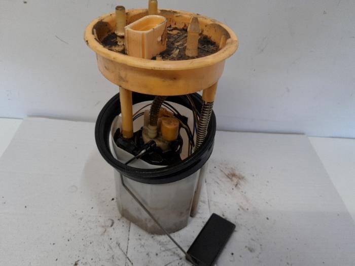 Gebruikte Tank element Pomp Volkswagen Polo V (6R) 1.6 TDI 16V 90 Prijs € 42,00 Margeregeling aangeboden door Reclycar De Boer BV