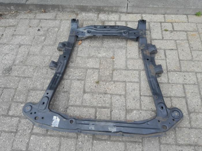 Subframe van een Dacia Sandero II 1.0 Sce 12V 2017