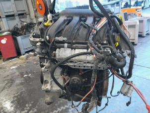 Gebruikte Motor Renault Scénic II (JM) 2.0 16V Prijs € 315,00 Margeregeling aangeboden door Reclycar De Boer BV