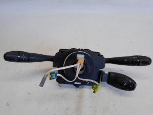 Gebruikte Licht + Raw Schakelaar Peugeot 206 SW (2E/K) 1.4 Prijs € 131,25 Margeregeling aangeboden door Reclycar De Boer BV