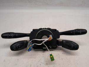 Gebruikte Licht + Raw Schakelaar Peugeot 206 (2A/C/H/J/S) 1.4 XR,XS,XT,Gentry Prijs € 131,25 Margeregeling aangeboden door Reclycar De Boer BV