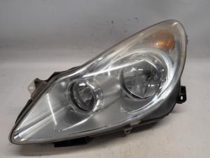 Gebruikte Linker Koplamp Opel Corsa D 1.4 16V Twinport Prijs € 42,00 Margeregeling aangeboden door Reclycar De Boer BV