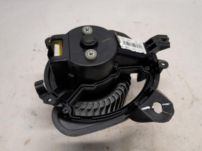 Kachel Ventilatiemotor van een Fiat Tipo (356S) 1.3 JTD Multijet II 16V 2016