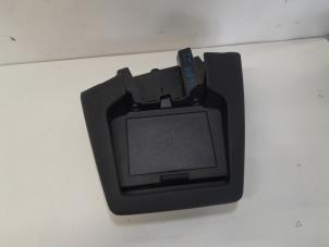 Gebruikte Draadloze oplader Renault Megane E-Tech (RCB) Prijs € 131,25 Margeregeling aangeboden door Reclycar De Boer BV