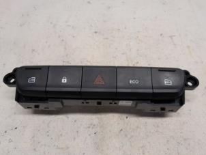 Gebruikte Elektrisch Raam Schakelaar Dacia Spring 45 Prijs € 26,25 Margeregeling aangeboden door Reclycar De Boer BV