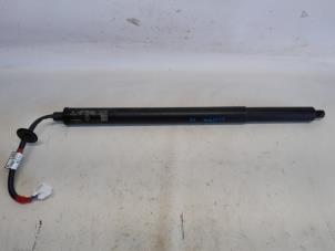 Gebruikte Gasveer links-achter Renault Austral 1.2 E-Tech Hybrid 200 Prijs € 210,00 Margeregeling aangeboden door Reclycar De Boer BV