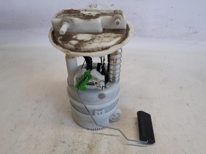 Gebruikte Tank element Pomp Renault Captur I (2R) 1.2 TCE 16V EDC Prijs € 52,50 Margeregeling aangeboden door Reclycar De Boer BV