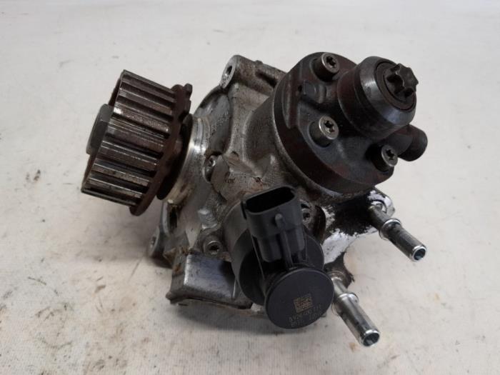 Gebruikte Brandstofpomp Mechanisch Peugeot 2008 (CU) 1.6 Blue HDi 100 Prijs € 105,00 Margeregeling aangeboden door Reclycar De Boer BV