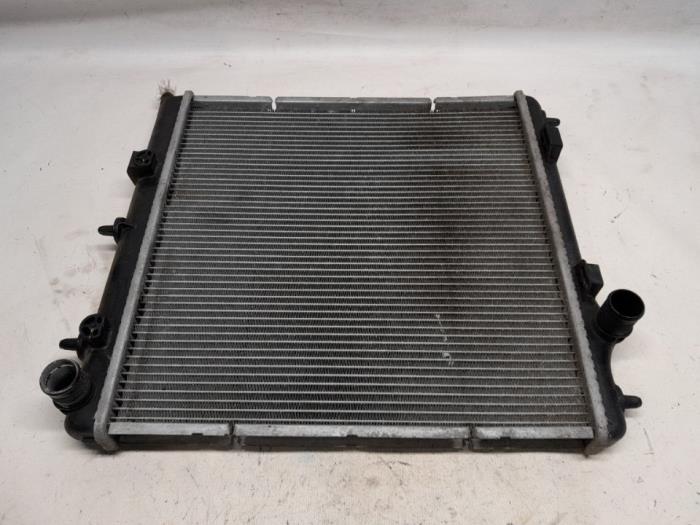 Gebruikte Radiateur Peugeot 208 I (CA/CC/CK/CL) 1.2 Vti 12V PureTech 82 Prijs € 36,75 Margeregeling aangeboden door Reclycar De Boer BV