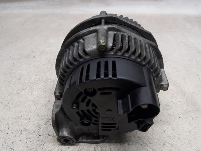 Dynamo van een BMW 5 serie (E39) 520d 16V 2002