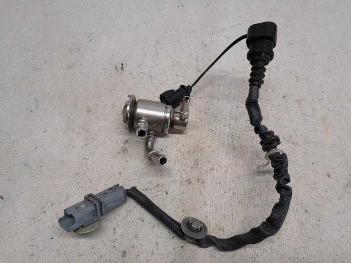 Gebruikte Adblue injector Renault Trafic (1FL/2FL/3FL/4FL) 2.0 dCi 16V 150 Prijs € 113,40 Margeregeling aangeboden door Reclycar De Boer BV
