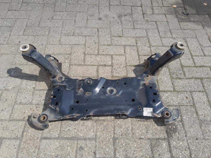 Gebruikte Subframe Ford Grand C-Max (DXA) 1.6 EcoBoost 16V Prijs € 78,75 Margeregeling aangeboden door Reclycar De Boer BV