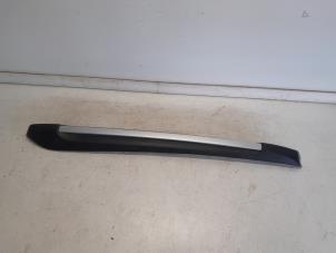 Gebruikte Roofrail rechts Opel Mokka/Mokka X 1.4 Turbo 16V Bi-fuel ecoFLEX 4x2 Prijs € 26,25 Margeregeling aangeboden door Reclycar De Boer BV