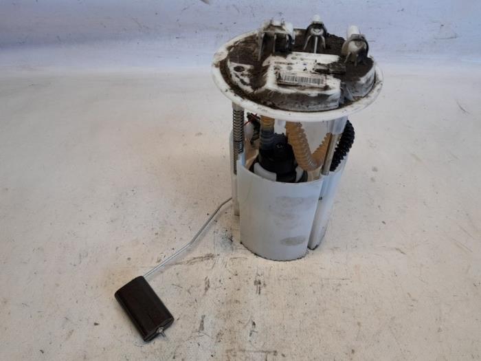 Gebruikte Tank element Pomp Renault Megane III Grandtour (KZ) 1.5 dCi 110 Prijs € 42,00 Margeregeling aangeboden door Reclycar De Boer BV