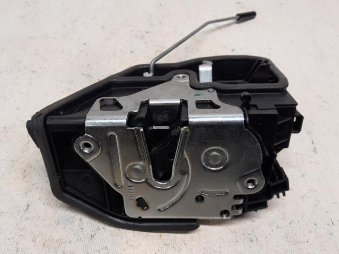 Deurslot Mechaniek 4Deurs links-achter van een BMW 3 serie Touring (F31) 320d 2.0 16V 2014