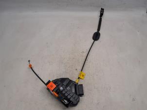 Gebruikte Slotmechaniek Portier 4Deurs rechts-achter Ford EcoSport (JK8) 1.0 EcoBoost 12V 125 Prijs € 36,75 Margeregeling aangeboden door Reclycar De Boer BV