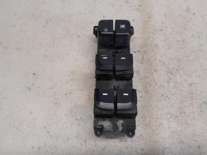 Gebruikte Ruit schakelaar elektrisch Hyundai i10 (B5) 1.0 12V Prijs € 26,25 Margeregeling aangeboden door Reclycar De Boer BV