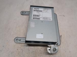 Gebruikte Radio versterker Volvo V70 (BW) 2.4 D5 20V AWD Prijs € 52,50 Margeregeling aangeboden door Reclycar De Boer BV