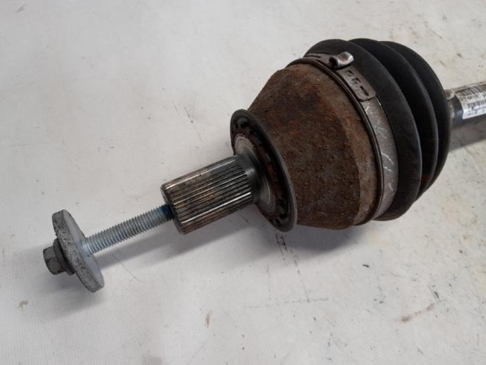 Aandrijfas links-voor van een Volvo V70 (BW) 2.4 D5 20V AWD 2015