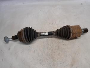 Gebruikte Aandrijfas links-voor Volvo V70 (BW) 2.4 D5 20V AWD Prijs € 78,75 Margeregeling aangeboden door Reclycar De Boer BV