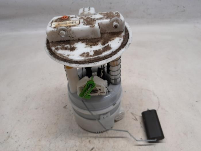 Gebruikte Tank element Pomp Renault Captur I (2R) 1.2 TCE 16V EDC Prijs € 63,00 Margeregeling aangeboden door Reclycar De Boer BV