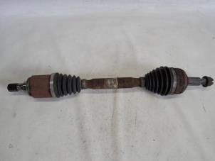 Gebruikte Homokineetas links-voor Renault Captur (2R) 1.2 TCE 16V EDC Prijs € 36,75 Margeregeling aangeboden door Reclycar De Boer BV