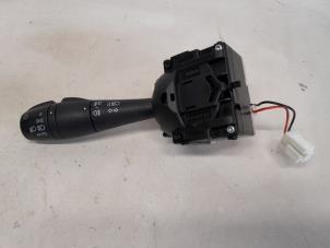 Gebruikte Licht Schakelaar Renault Captur (2R) 1.2 TCE 16V EDC Prijs € 26,25 Margeregeling aangeboden door Reclycar De Boer BV