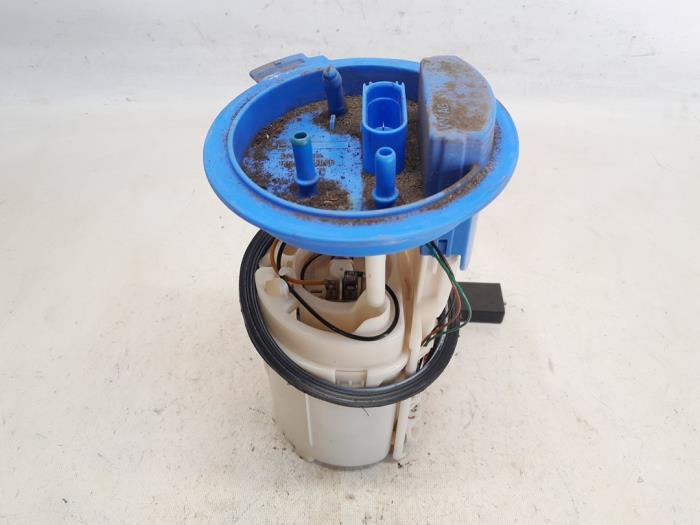 Gebruikte Tank element Pomp Volkswagen Golf V (1K1) 2.0 FSI 16V Prijs € 42,00 Margeregeling aangeboden door Reclycar De Boer BV