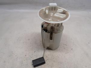 Gebruikte Tank element Pomp Renault Twingo III (AH) 1.0 SCe 70 12V Prijs € 52,50 Margeregeling aangeboden door Reclycar De Boer BV