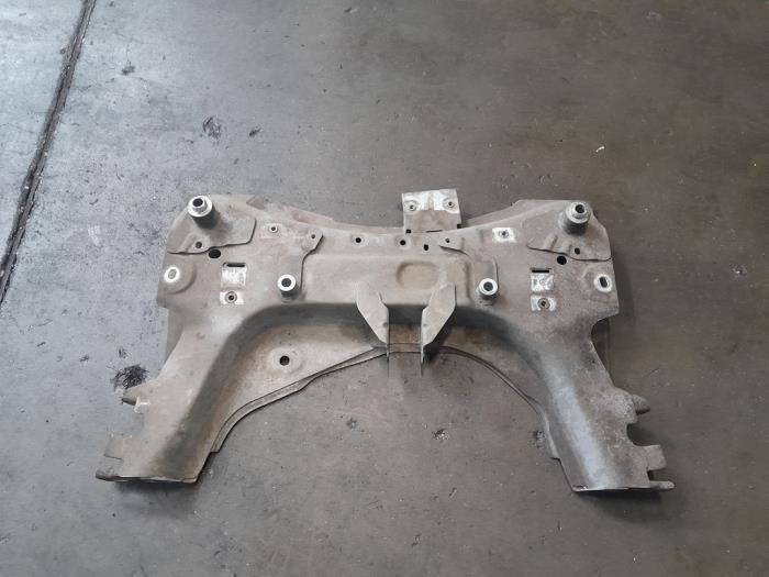 Gebruikte Subframe Renault Captur I (2R) 1.2 TCE 16V EDC Prijs € 52,50 Margeregeling aangeboden door Reclycar De Boer BV