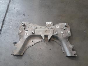 Gebruikte Subframe Renault Captur (2R) 1.2 TCE 16V EDC Prijs € 52,50 Margeregeling aangeboden door Reclycar De Boer BV
