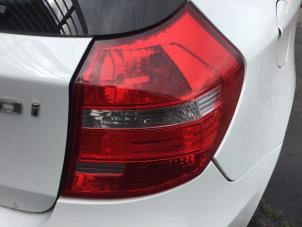 Gebruikte Achterlicht rechts BMW 1 serie (E81) 120i 16V Prijs € 36,75 Margeregeling aangeboden door Reclycar De Boer BV