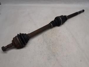 Gebruikte Aandrijfas rechts-voor Peugeot 207/207+ (WA/WC/WM) 1.6 16V GT THP Prijs € 36,75 Margeregeling aangeboden door Reclycar De Boer BV