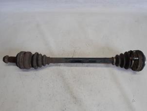 Gebruikte Aandrijfas links-achter BMW 1 serie (E81) 120i 16V Prijs € 39,05 Margeregeling aangeboden door Reclycar De Boer BV