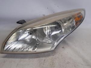 Gebruikte Koplamp links Renault Megane III Grandtour (KZ) 1.4 16V TCe 130 Prijs € 141,75 Margeregeling aangeboden door Reclycar De Boer BV